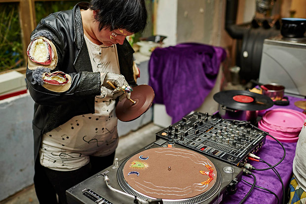 <i>Disco Ghost</i> - performance by Julia Drouhin