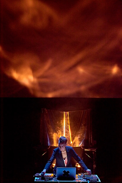 Electric Indigo – <i>Tolkowsky's Refraction (UA)</i>, 8-Kanal-Computer-Musik