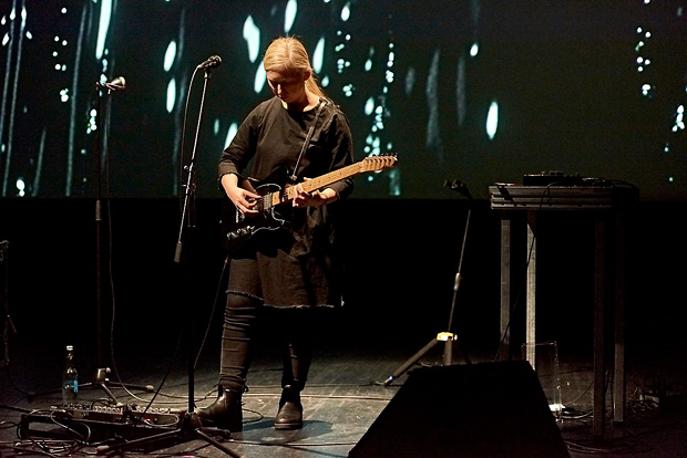 Fågelle – <i>EN NATT I DECEMBER MAN GÅR ALDRIG UT</i>, Visuals: Beate Kunath