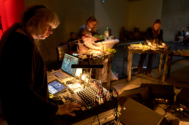 Beate Bartel, Gudrun Gut & Islaja